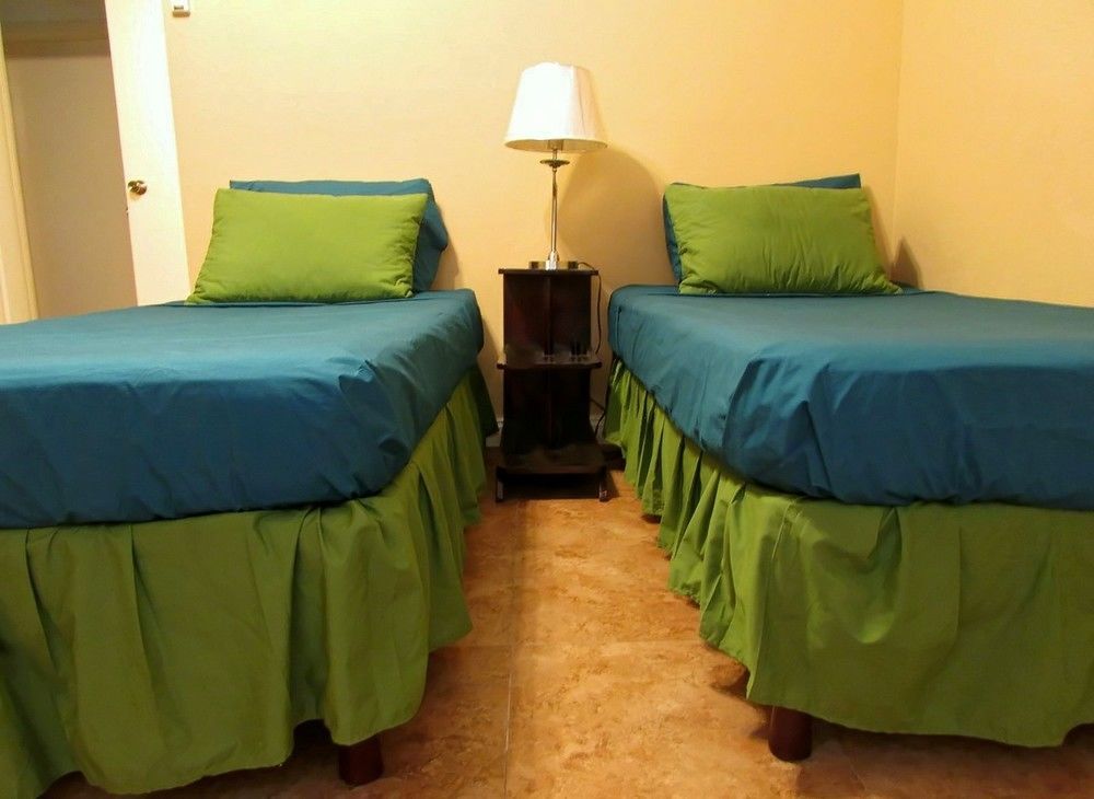Centrally Located Guest Apartments キングストン エクステリア 写真