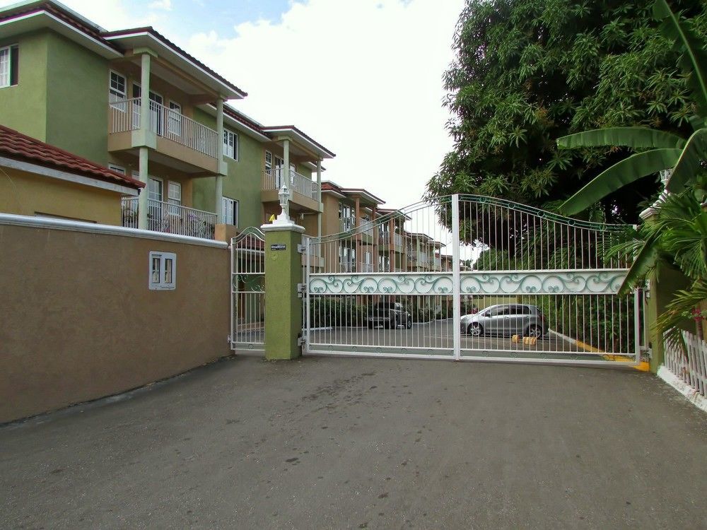 Centrally Located Guest Apartments キングストン エクステリア 写真