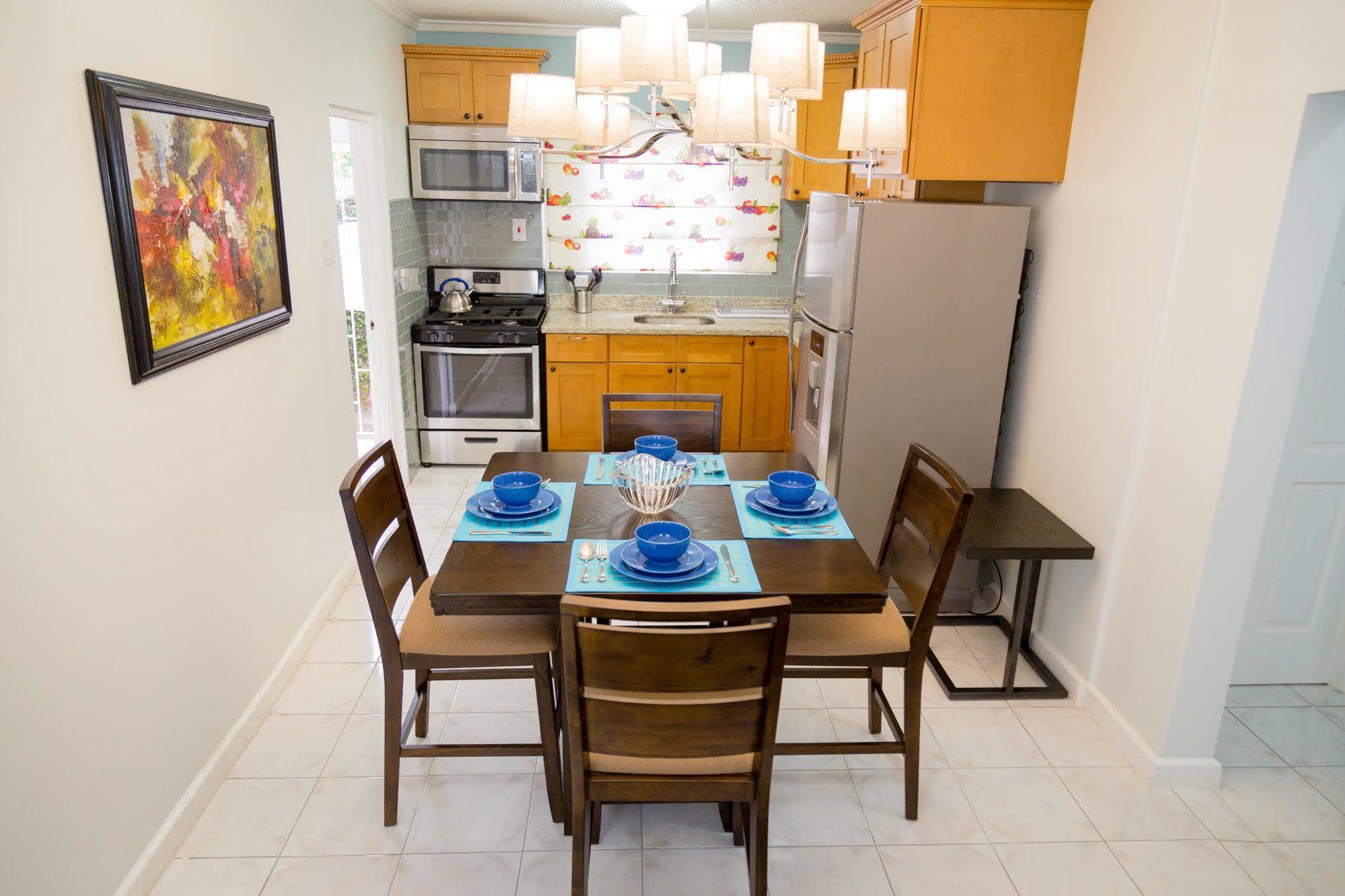 Centrally Located Guest Apartments キングストン エクステリア 写真