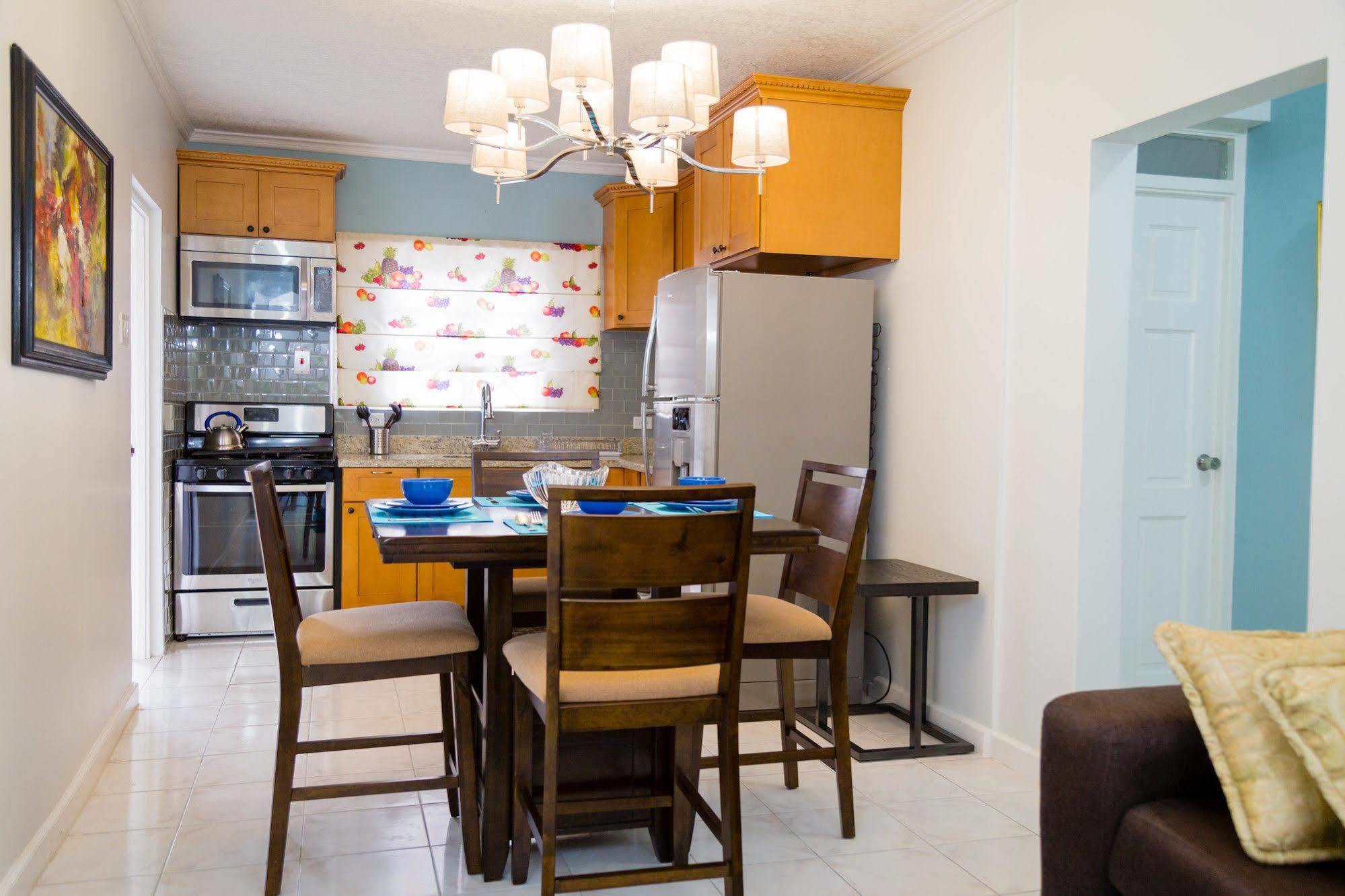 Centrally Located Guest Apartments キングストン エクステリア 写真