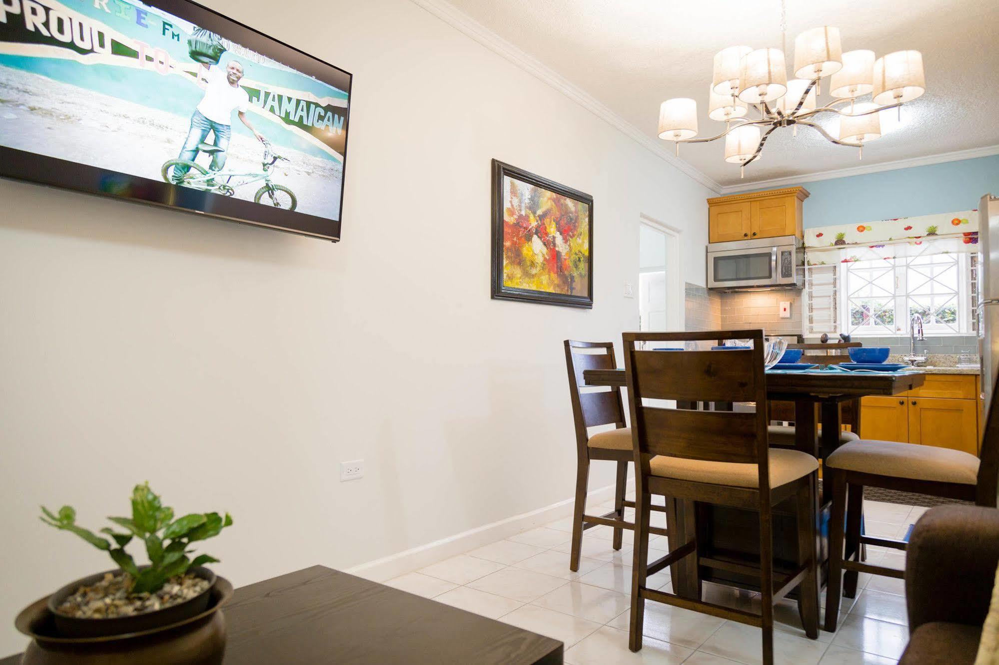 Centrally Located Guest Apartments キングストン エクステリア 写真