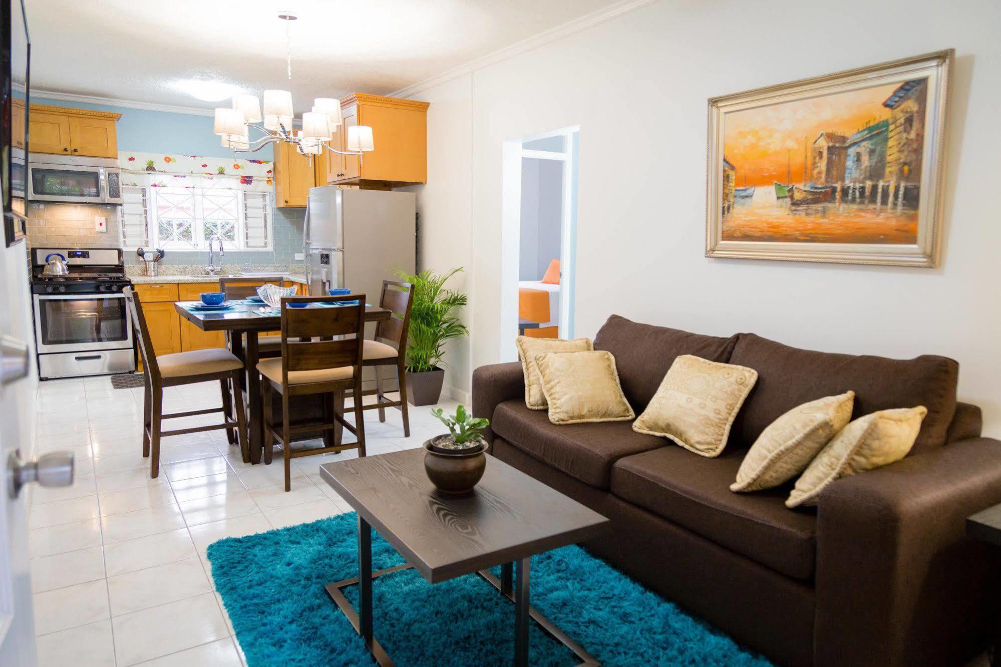 Centrally Located Guest Apartments キングストン エクステリア 写真