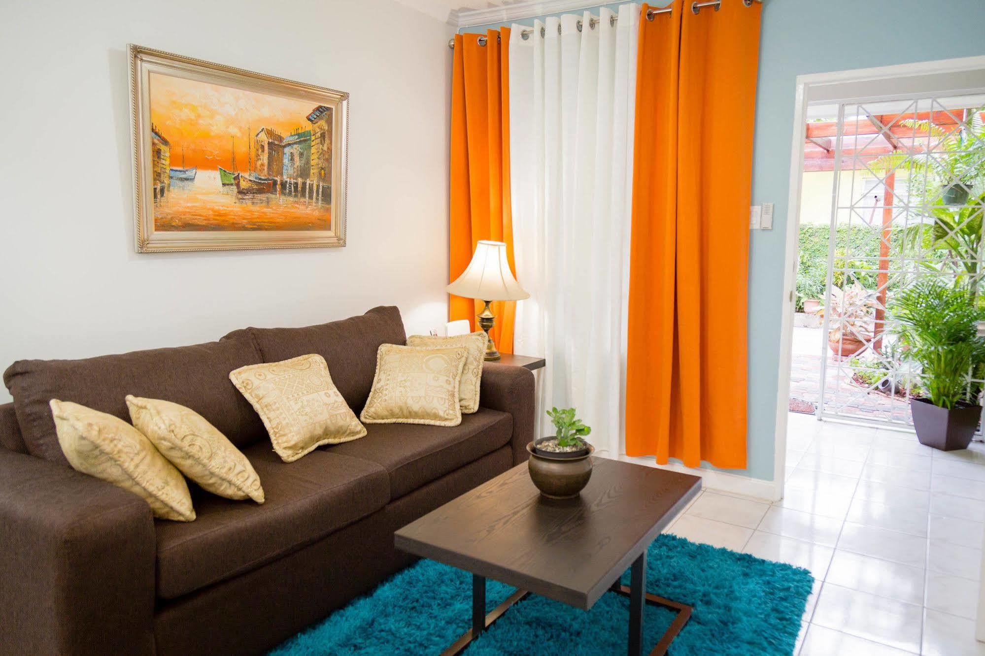 Centrally Located Guest Apartments キングストン エクステリア 写真