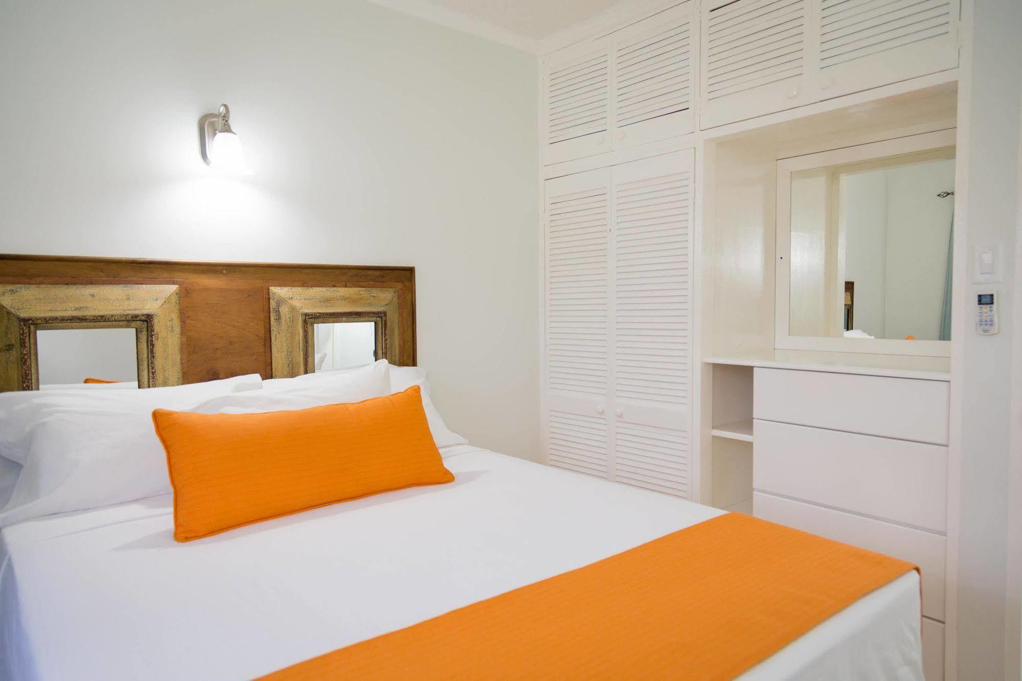 Centrally Located Guest Apartments キングストン エクステリア 写真